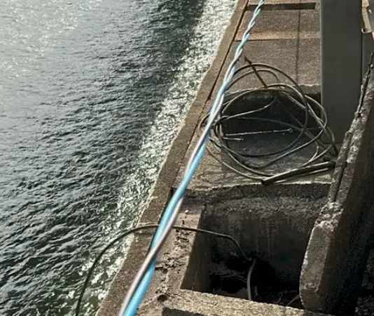 Fios que estavam sendo furtados na Ponte Colombo Sales