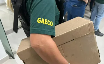 Agentes do Gaeco cumprem mandados de busca e apreensão na Operação Ubiquidade