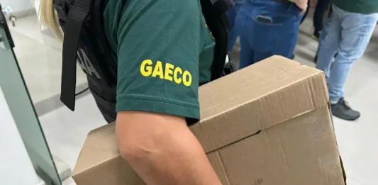 Agentes do Gaeco cumprem mandados de busca e apreensão na Operação Ubiquidade