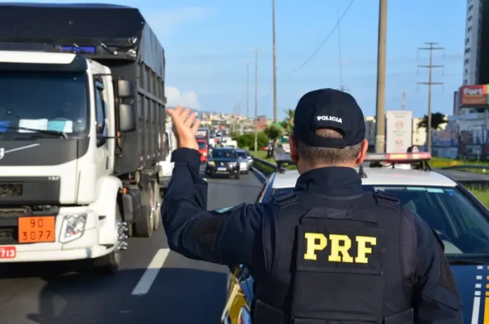 PRF Operação Carnaval 2026 Agentes da PRF em Operação Carnaval 2026