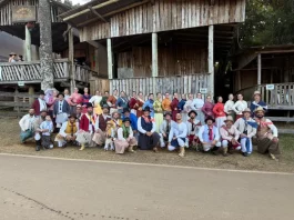 Integrantes do Grupo Querência Açoriana participando do Rodeio Internacional de Vacaria