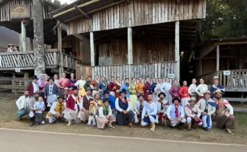 Integrantes do Grupo Querência Açoriana participando do Rodeio Internacional de Vacaria