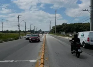 Foto de veículos circulando na SC-281