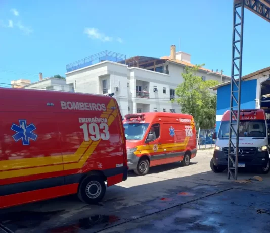 Viatura dos Bombeiros em atendimento a explosão em marina no norte da Capital