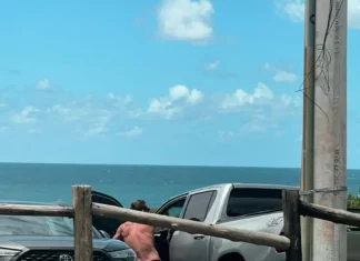 Ex-modelo internacional é preso por tráfico de drogas em Florianópolis Suspeito de tráfico de drogas entrando em carro numa praia em Florianópolis