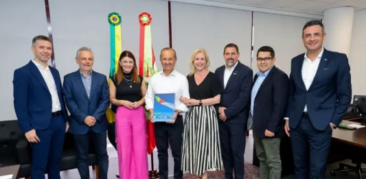 Governador Jorginho Mello reunido com representantes da TAP Air Portugal e da Zurich Airport Brasil, tratando do novo voo da Tap para Portugal