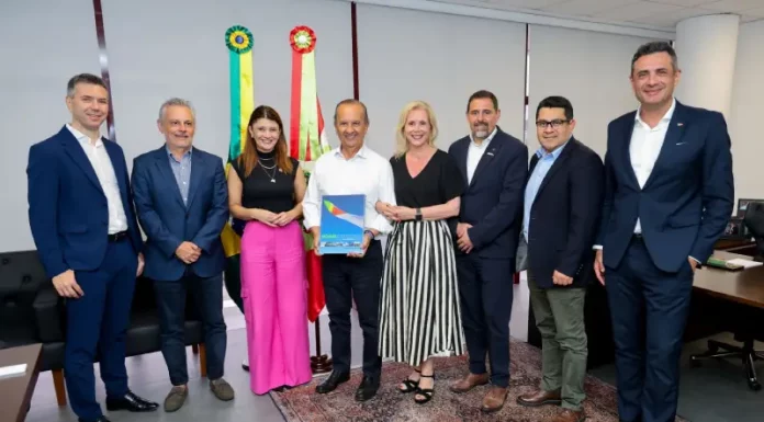 Governador Jorginho Mello reunido com representantes da TAP Air Portugal e da Zurich Airport Brasil, tratando do novo voo da Tap para Portugal