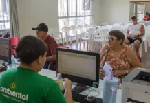 Prefeitura de São José anuncia prorrogação do prazo da cota única da Tarifa de Lixo Funcionários da Ambiental atendendo a população para retirada do carnê da tarifa do lixo em São José