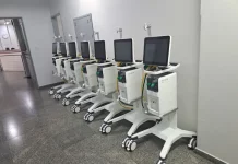 Santa Catarina entrega ventiladores neonatais para UTIs públicas Sete ventiladores neonatais alinhados antes da entrega para equipar UTIs e ampliar o suporte respiratório a recém-nascidos.