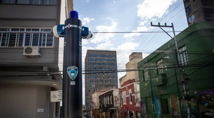 câmeras de videomonitoramento instalada no centro de Florianópolis