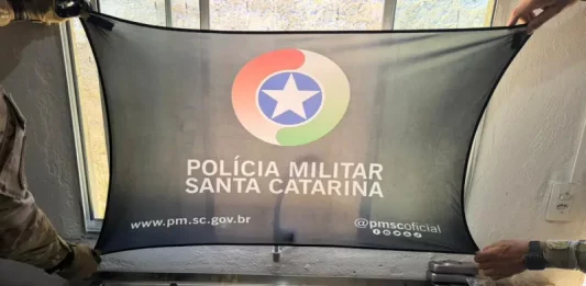 Confronto armado no Papaquara termina com quatro mortos em Florianópolis Armas, munições e drogas apreendidas pelo BOPE durante confronto no Papaquera