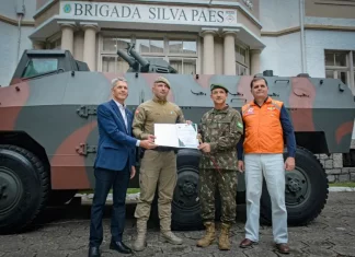 Cerimônia de transferência do blindado Urutu do Exército Brasileiro para a Polícia Militar de Santa Catarina.