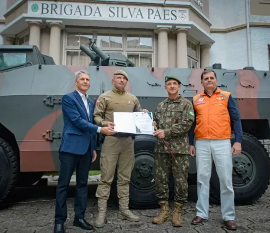 Cerimônia de transferência do blindado Urutu do Exército Brasileiro para a Polícia Militar de Santa Catarina.