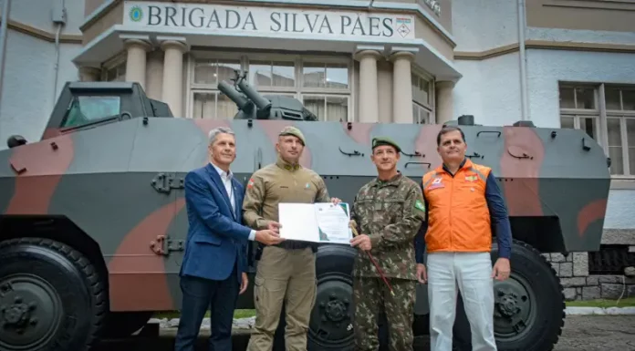Cerimônia de transferência do blindado Urutu do Exército Brasileiro para a Polícia Militar de Santa Catarina.