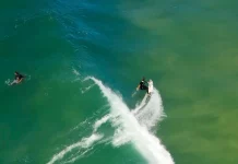 Praia do Santinho recebe etapa decisiva do Layback Pro Atleta do Layback Pro pegando onda na Praia do Santinho durante etapa decisiva do QS 4.000.