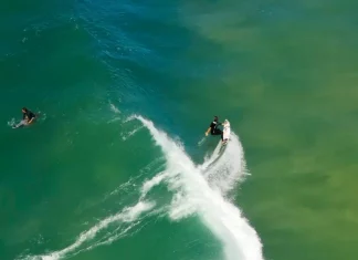 Praia do Santinho recebe etapa decisiva do Layback Pro Atleta do Layback Pro pegando onda na Praia do Santinho durante etapa decisiva do QS 4.000.