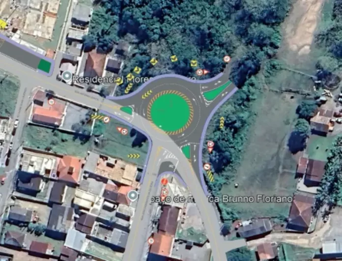 Vista aérea do local da futura rotatória em Forquilhas, com a área da obra destacada em verde, mostrando a implantação da nova estrutura viária.