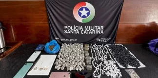pedras de crack apreendidas pela Polícia Militar