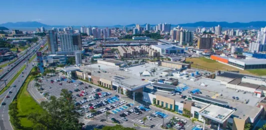 Foto aérea do Shopping Itaguaçu onde será realizado o evento de aniversário de São José, Viva São José – Nossa História Acontece Aqui