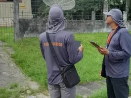 Agentes da Prefeitura de São José realizando levantamento territorial e atualização cadastral nos bairros