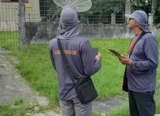 Agentes da Prefeitura de São José realizando levantamento territorial e atualização cadastral nos bairros