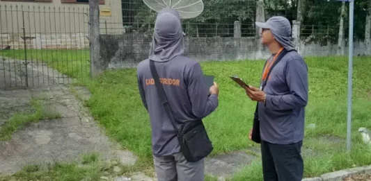 Agentes da Prefeitura de São José realizando levantamento territorial e atualização cadastral nos bairros