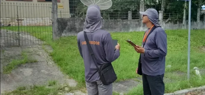 atualização-cadastral-e-territorial (1) Agentes da Prefeitura de São José realizando levantamento territorial e atualização cadastral nos bairros