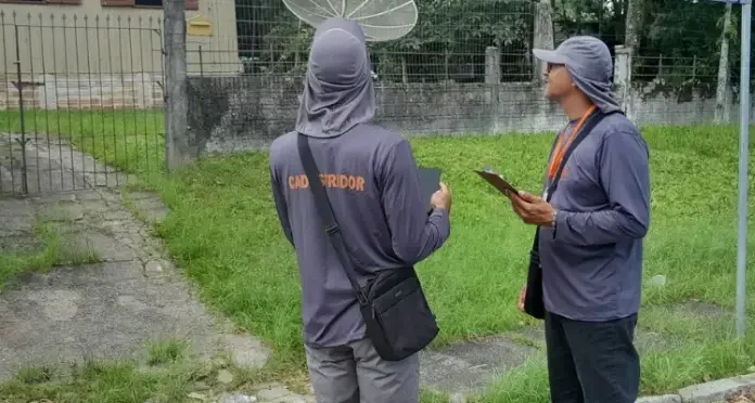 Prefeitura de São José inicia atualização cadastral e levantamento territorial Agentes da Prefeitura de São José realizando levantamento territorial e atualização cadastral nos bairros