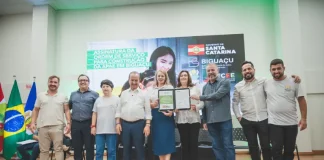 Autoridades assinam convênio que garante investimentos de R$ 28 milhões para obras e infraestrutura em Biguaçu, em parceria com o Governo do Estado de Santa Catarina.