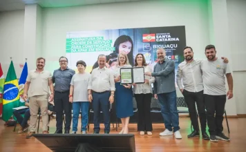 Autoridades assinam convênio que garante investimentos de R$ 28 milhões para obras e infraestrutura em Biguaçu, em parceria com o Governo do Estado de Santa Catarina.