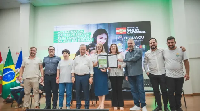 Autoridades assinam convênio que garante investimentos de R$ 28 milhões para obras e infraestrutura em Biguaçu, em parceria com o Governo do Estado de Santa Catarina.