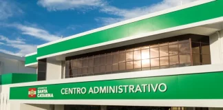 Entrada do prédio do Centro Administrativo do Governo de Santa Catarina