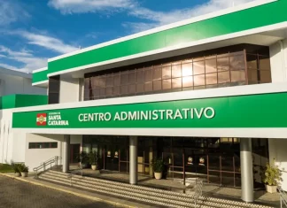 Entrada do prédio do Centro Administrativo do Governo de Santa Catarina