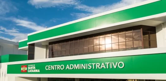 Entrada do prédio do Centro Administrativo do Governo de Santa Catarina