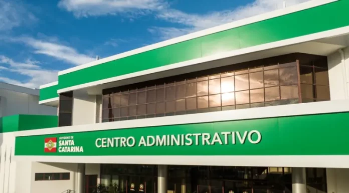 Entrada do prédio do Centro Administrativo do Governo de Santa Catarina