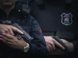 Imagem ilustrativa representa segurança pública e o Curso de Formação da Guarda Municipal de São José, com elementos visuais simbólicos de treinamento e atuação profissional.