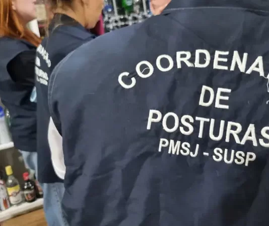 Agentes de posturas durante Fiscalização em São José