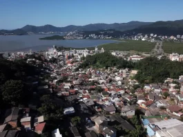 Florianópolis sanciona novo Código de Obras Vista urbana de Florianópolis que ilustra a aplicação das novas regras do Código de Obras na organização e crescimento da cidade