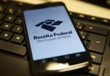 Celular exibindo a tela do aplicativo Meu Imposto de Renda, com opções para declarar e acompanhar o Imposto de Renda 2026.