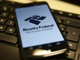 Imposto de Renda 2026: saiba prazos e quem deve declarar Celular exibindo a tela do aplicativo Meu Imposto de Renda, com opções para declarar e acompanhar o Imposto de Renda 2026.