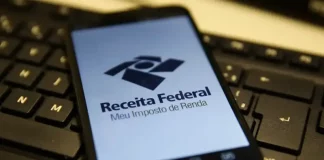 Celular exibindo a tela do aplicativo Meu Imposto de Renda, com opções para declarar e acompanhar o Imposto de Renda 2026.
