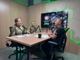 Secretário Bruno Oliveira dando entrevista sobre o Núcleo de Podcasts