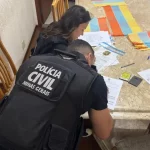 Operação Dublê investiga fraude com uso do nome da Havan Agentes da Polícia Civil analisam documentos durante busca e apreensão da Operação Dublê contra fraudes e lavagem de dinheiro