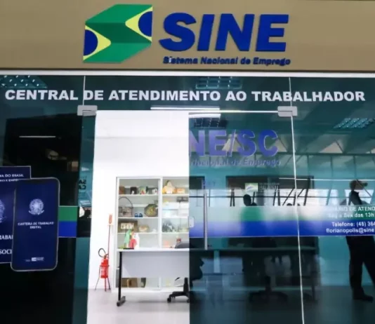Unidade do Sine SC com central de atendimento ao trabalhador que oferece encaminhamento para vagas de emprego em Santa Catarina.