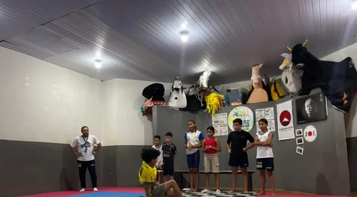 Programa Bairro Educador reúne mais de 1,2 mil alunos em 14 comunidades de Florianópolis Alunos do Programa Bairro Educador