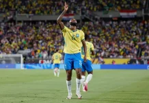 Jogadores da seleção brasileira comemoram a vitória sobre a Croácia em amistoso internacional