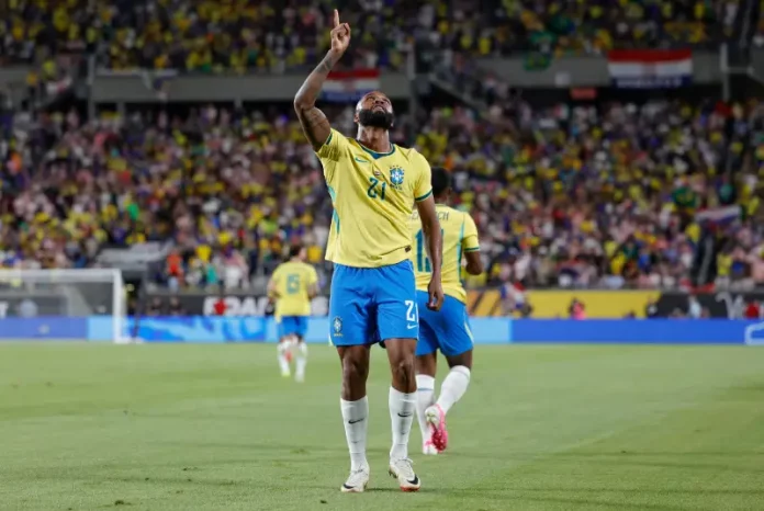 Jogadores da seleção brasileira comemoram a vitória sobre a Croácia em amistoso internacional