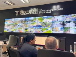 Uso de dados em tempo real melhora o trânsito em Florianópolis Centro de Operações Integradas gerenciando o trânsito de Florianópolis