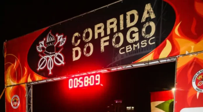 Atletas na chegada da Corrida do Fogo