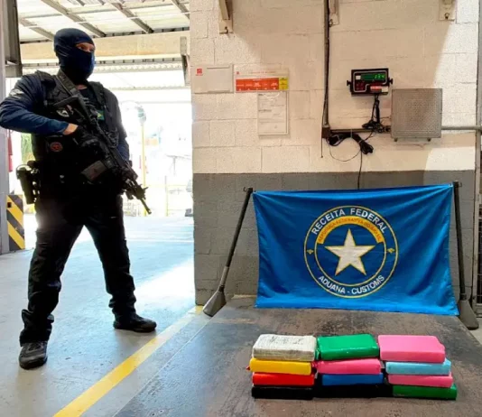Pacotes de cocaína apreendidas pela Receita Federal